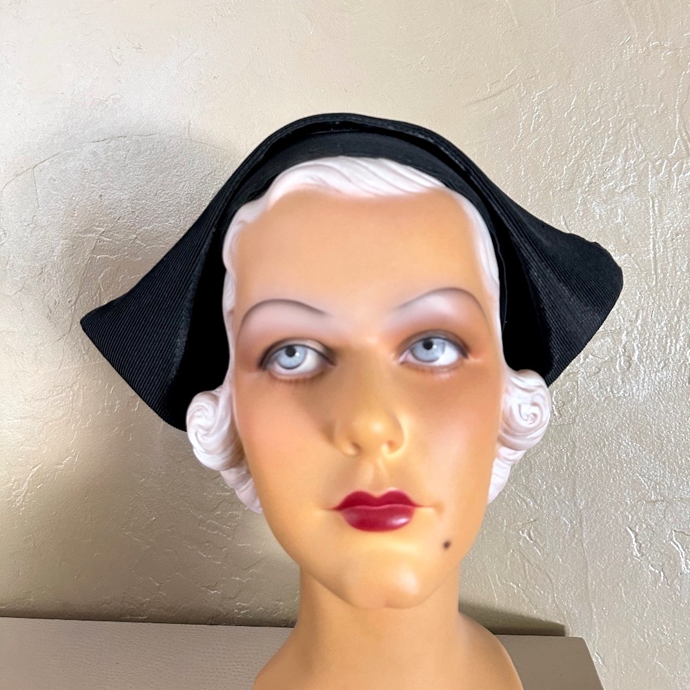 STUNNING 1930S' DESIGNER BLACK STRAW "DUTCH" STYLE HAT